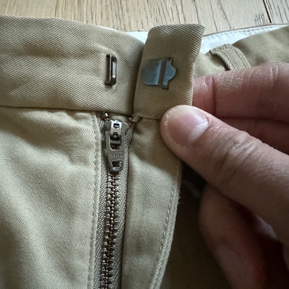 Vince Slim Fit Griffith Tan Shorts Size 31 - Picture 3 of 8